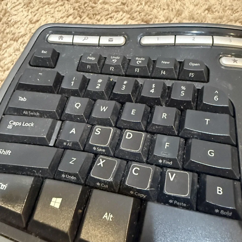 Microsoft Natural Ergonomic Keyboard 4000 v1.0 Wired USB KU-0462 w/ Wrist Rest